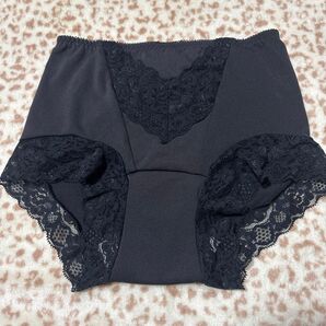 たっぷりレース サニタリーショーツ黒M 羽根付き対応 スタイルアップ 素敵