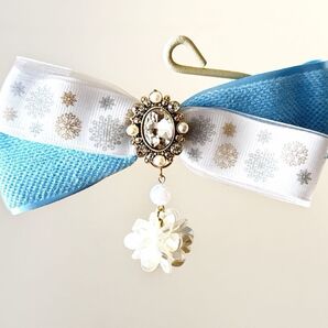 【新品/ハンドメイド】リボン/雪の結晶と揺れる雪の華/オーガンジー/水色×白/ヘアクリップ