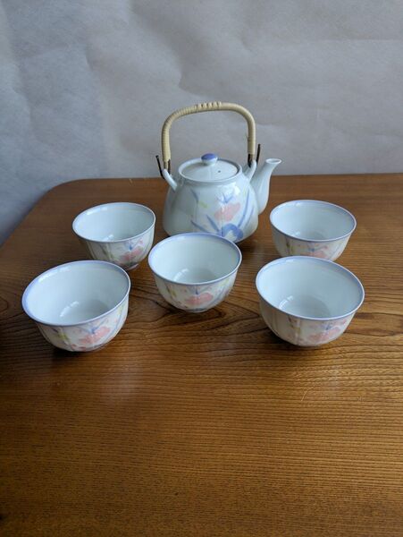 茶器セット 急須 湯呑み白、ピンク梅の花柄5客巾14.5c高さ10c箱入りシミあり