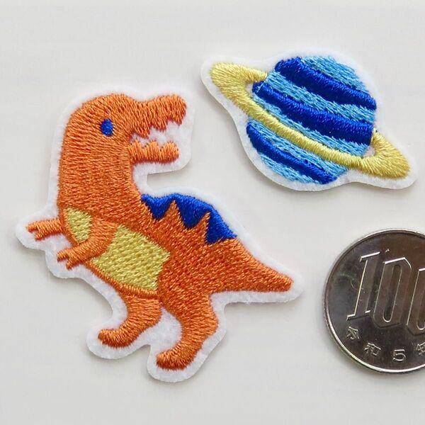 【2種セット】恐竜 宇宙 刺繍 アイロン ワッペン アップリケ 手芸用品 アレンジ patch ティラノサウルス 惑星