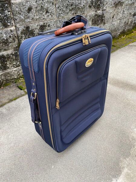 VIVAYOU キャリーケース ネイビー 中型 就活 新卒 出張 旅行