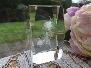 3D crystal block * England .... flower *peipa- weight also 