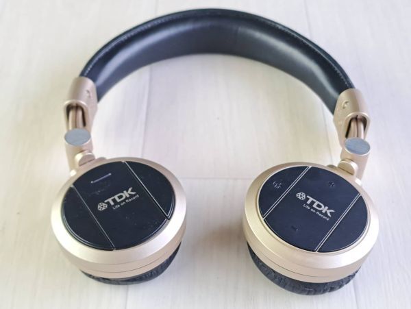 TDK ワイヤレスヘッドホン ゴールド 送信機付き Yahoo!オークション -「tdk ワイヤレス ヘッドホン」の落札相場