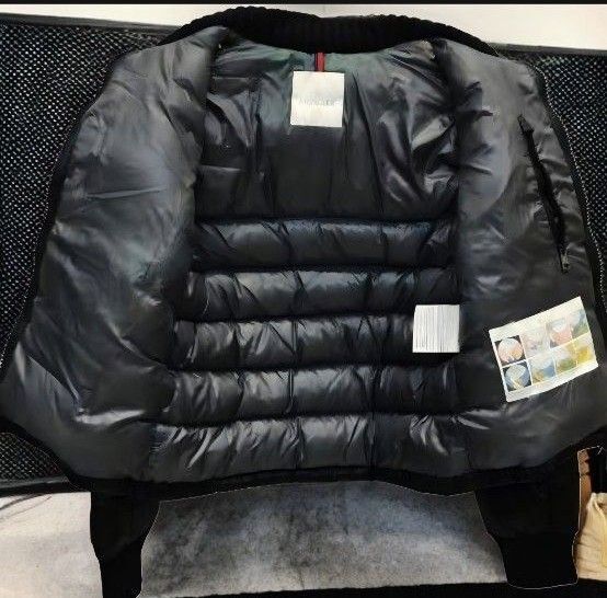美品!綺麗なシャイニーブラック!MONCLER ダウンジャケット モンクレール ブラック 黒 S