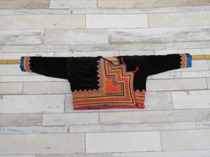 モン族女性ジャケットNO.5 hmong メオ族苗 インドシナ　ラオス　民族衣装　本物　手仕事　刺繍