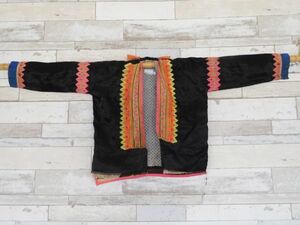 モン族女性ジャケットNO.1 hmong メオ族苗 インドシナ　ラオス　民族衣装　本物　手仕事　刺繍