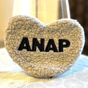 ANAP【美品】アナップ ハート型ポーチ 黒字 グレー もこもこ生地