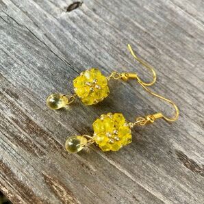 ⑬ビーズで手毬風ピアスorイヤリング(イエロー&レモンイエロー)