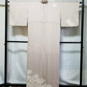 【桐徳】即決品*訳有品｛正絹*紋付*袷仕立*付下げ｝*身丈160-裄64*五三の桐.紋*灰みの紫みを帯びた赤色*手絞りの菱文*№4320