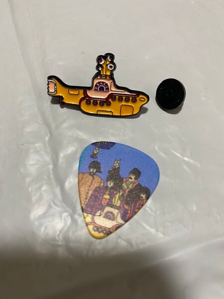 ビートルズ the beatles ピンバッジ イエローサブマリン ピック付