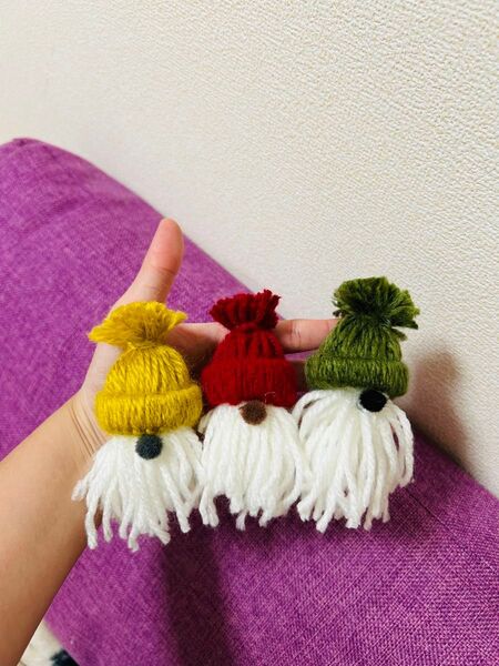サンタさん 編み物 ハンドメイド 緑と赤が残っています!