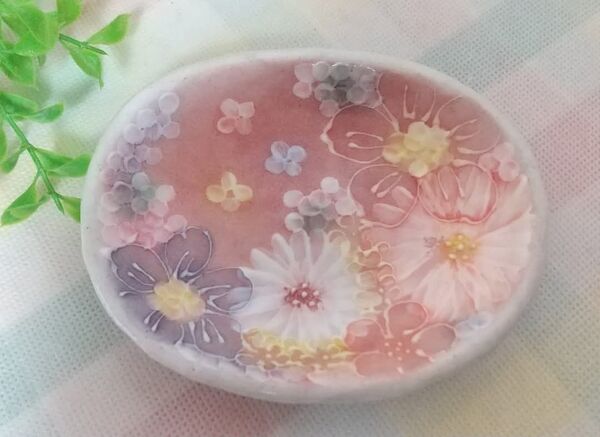 ゆずりは工房 楕円小皿 (紅彩花間取) 工房ゆずりは