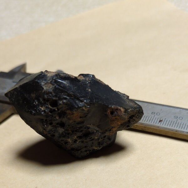 黒曜石に似た溶融スラグ?