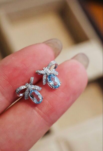 ▼ リボンモチーフ アクアマリンピアスk18 ビジューリボンピアス