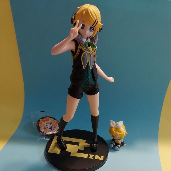 鏡音リン フィギュア 缶バッチ ガチャ