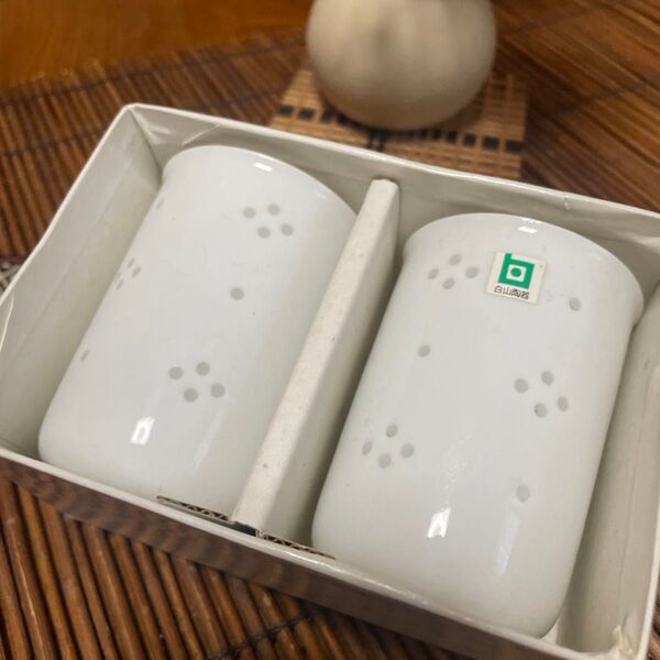 白山陶器 蛍星彫 超軽量湯飲み 2個セット ホワイト