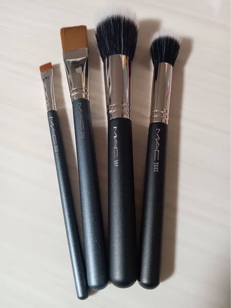 お買い得 MACメイクブラシ4本セット