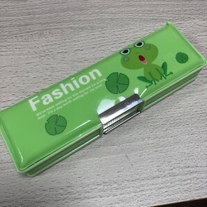 蛙 カエル 筆箱 ペンケース 両面開き コンパクト両面開きペンケース