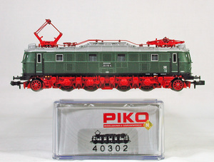 PIKO #40302 DDR( old East Germany National Railways ) BR218 type electric locomotive ( dark green )