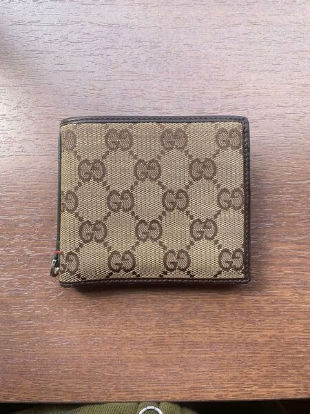 GUCCI 二つ折り財布