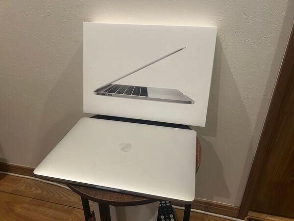 【美品】MacBook Pro シルバー 本体(バッテリー96%)