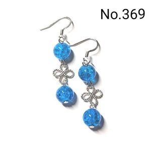 No.369 ハンドメイドピアス イヤリング 樹脂ピアス ガラスビーズ ブルー 青 シルバーコネクター アクセサリー