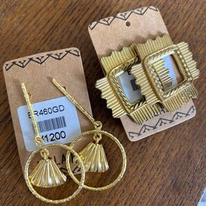 ピアス2点セット新品未使用クレオパトラ金ゴールド ゴージャスおしゃれ