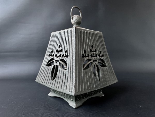 Yahoo!オークション -「灯篭 鉄」(金属工芸) (工芸品)の落札相場 Yahoo!オークション -「灯篭 鉄」(金属工芸) (工芸品)の落札相場