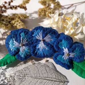 バレッタ 刺繍 ヘアアクセサリー