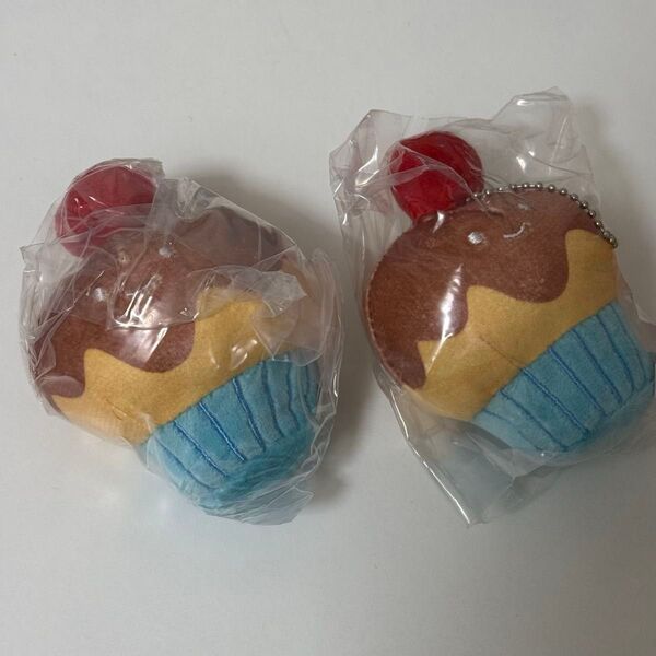 にっこりーノ パーティのぬいぐるみ いちご付きカップケーキ 2点
