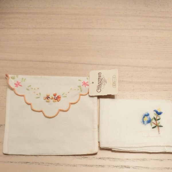 未使用タグ付き レトロ 近沢レース ティッシュケース(綿100%)ハンカチ セット 白地 刺繍 花柄