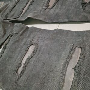 Levi's 黒ジーンズ ダメージ風の革カスタム