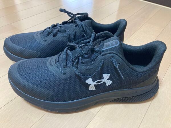 Under Armour HOVR ブラックスニーカー 中古品