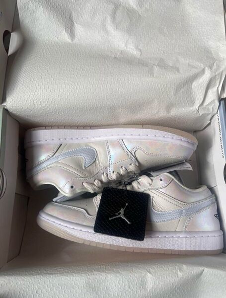 【希少】新作 エアジョーダン1LOW SE"LNY" NIKE