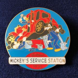 * rare * 2002 year Disney Mickey service station pin badge 
