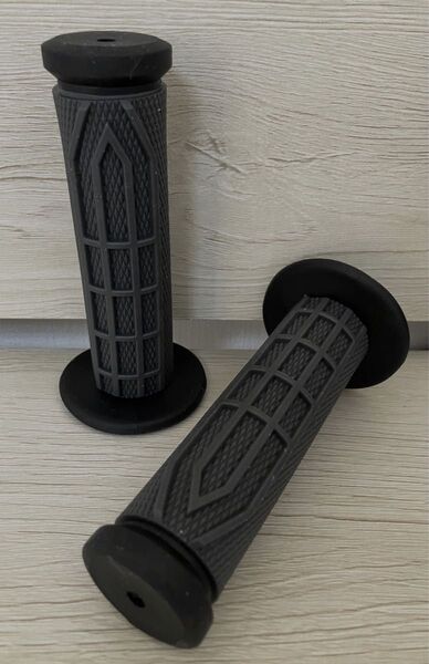 ◆新発売◆ ワッフルダートグリップ グレー*22.2mm バイクグリップ 汎用 * ワッフルパターン ALCAN hands