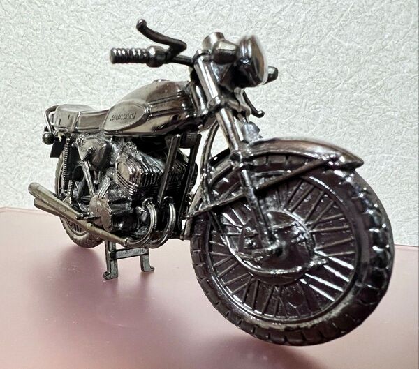 Kawasaki ZEPHYR1100 レッドバロン世界の名車シリーズ