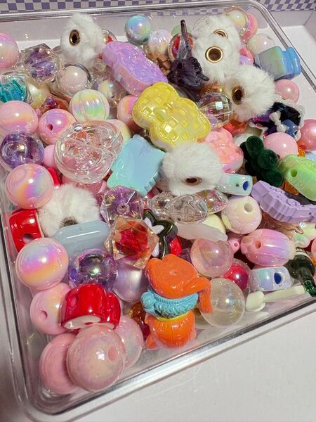 アクリルビーズ ハンドメイド 2、3枚目の量を送ります。