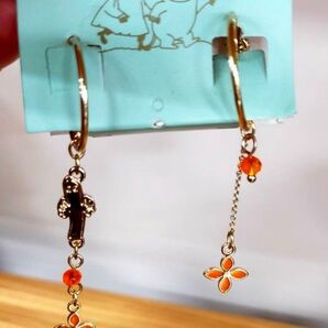 ラッピング仕様 MOOMINニョロニョロゆらゆらイヤリング ゴールド