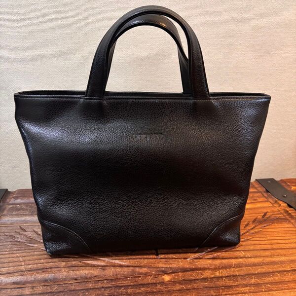 ★クーポン利用で200円OFF!ウンガロ ハンドバッグ ブラック レザー 本革 黒 トート バッグ