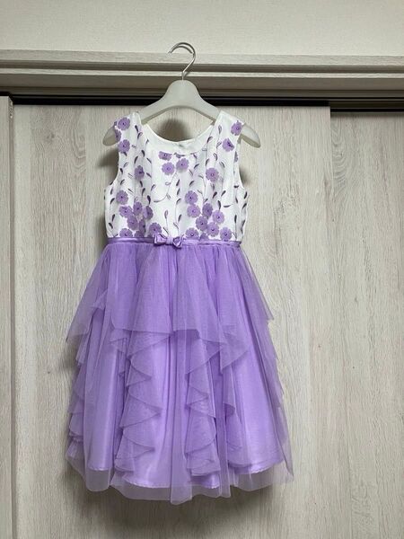 女の子ドレス(TALLA 8 )130センチ程 紫、白色 発表会、結婚式