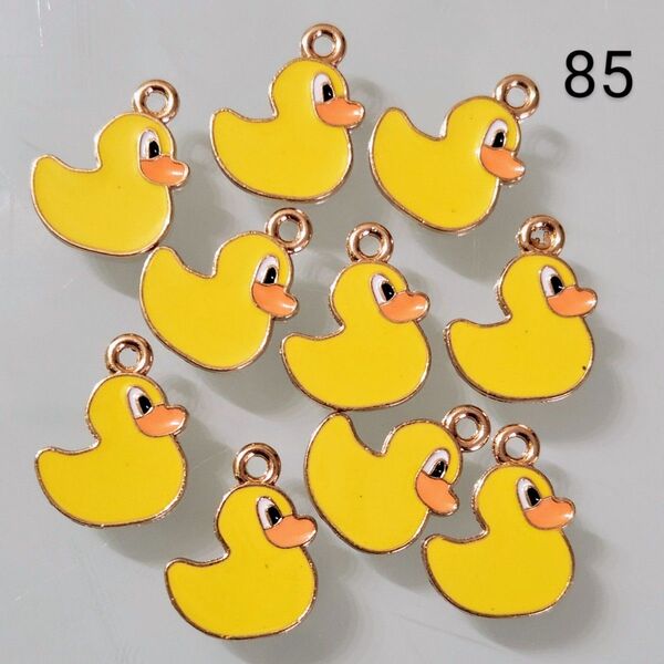 【85】☆1セット10こ入り☆アヒル チャーム☆400円商品よりどり5つで1000円対象商品