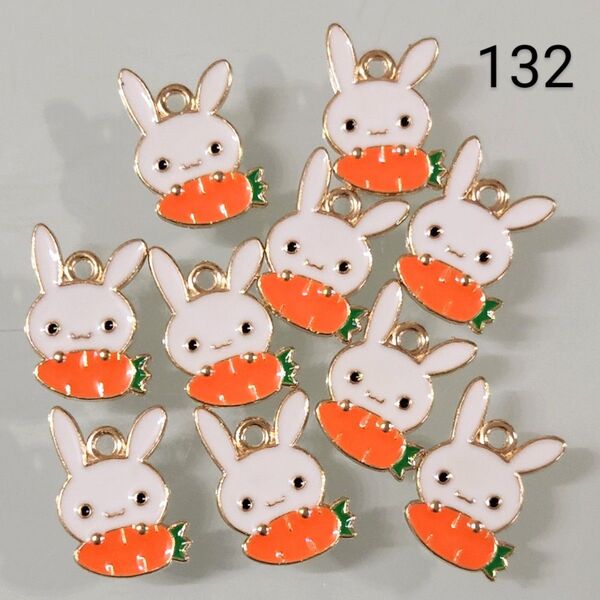 【132】☆1セット10こ入り☆うさぎチャーム☆400円商品よりどり5つで1000円対象商品