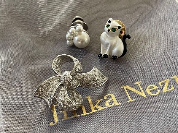 新品ピンブローチ色々セットアクセサリー ラインストーンシルバーカラー 猫ちゃん肉球パール リボンモチーフ