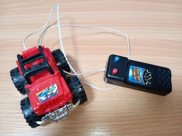リモートコントロール4WD Futurity 玩具