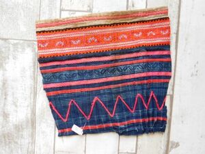 モン族他のはぎれ　Xno.261刺繍布はぎれ230×240mm 山岳民族　ラオス　タイ　インドシナ 手芸材料 古布　藍染　手織り