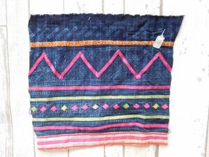 モン族他のはぎれ　Xno.245刺繍布はぎれ235×240mm 山岳民族　ラオス　タイ　インドシナ 手芸材料 古布　藍染　手織り