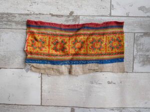 モン族他のはぎれ　Xno.131刺繍布はぎれ125×235mm 山岳民族　ラオス　タイ　インドシナ 手芸材料 古布　藍染　手織り