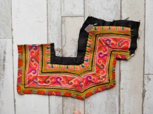 モン族他のはぎれ　Xno. 22刺繍布はぎれ220×300mm 山岳民族　ラオス　タイ　インドシナ 手芸材料 古布　藍染　手織り