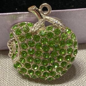 スワロフスキー エメラルドグリーン×シルバー リンゴ USBメモリー 8GB キラキラ かわいい 可愛い